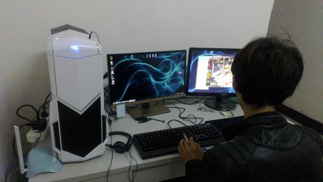 游戏工作室很赚钱？每天工作15小时还得天天啃馒头