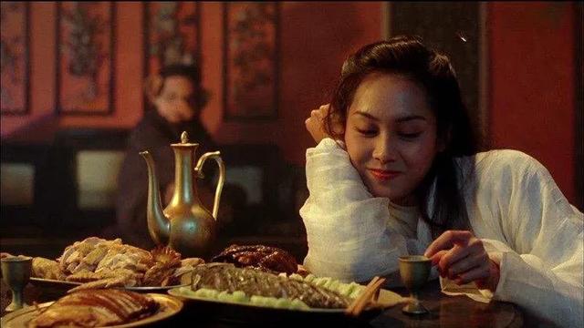 为何朱茵在《大话西游》里面惊为天人，其它时候感觉不是特别漂亮？