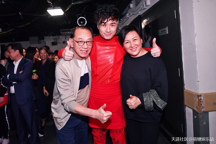 古巨基我们世界巡演香港站part2完美收官 张智霖做嘉宾养眼同台(转载)