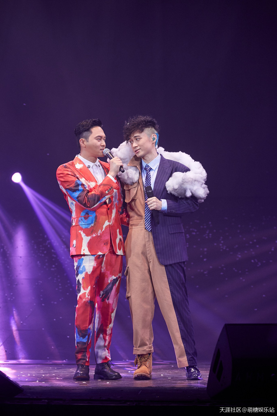 古巨基我们世界巡演香港站part2完美收官 张智霖做嘉宾养眼同台(转载)